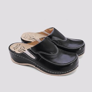 B-703 crna klompa 38