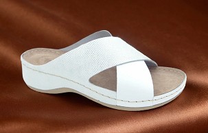 D-1528 bela papuča 40