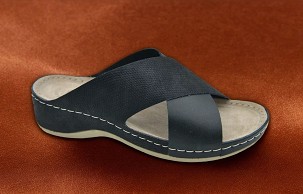 D-1528 crna papuča 38