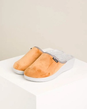 V-241 kamel sobna papuča 39