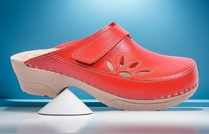 D-1076 crvena klompa 40