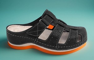 D-1421 crna papuča 41